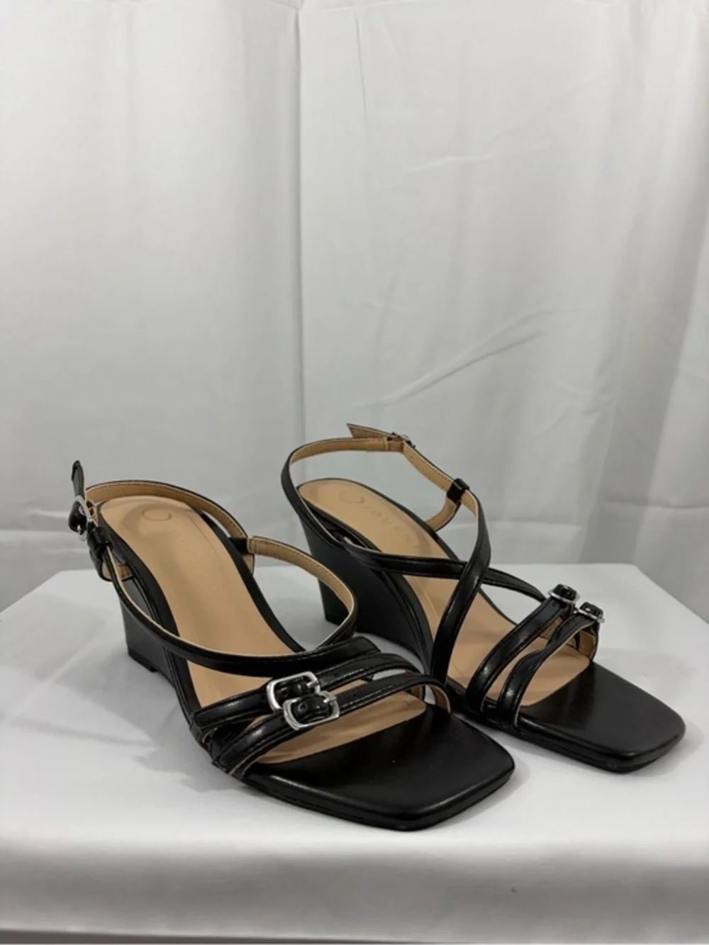 NWT Journee Women’s Size 6 Black Strappy 3 Inch Wedge Sandals